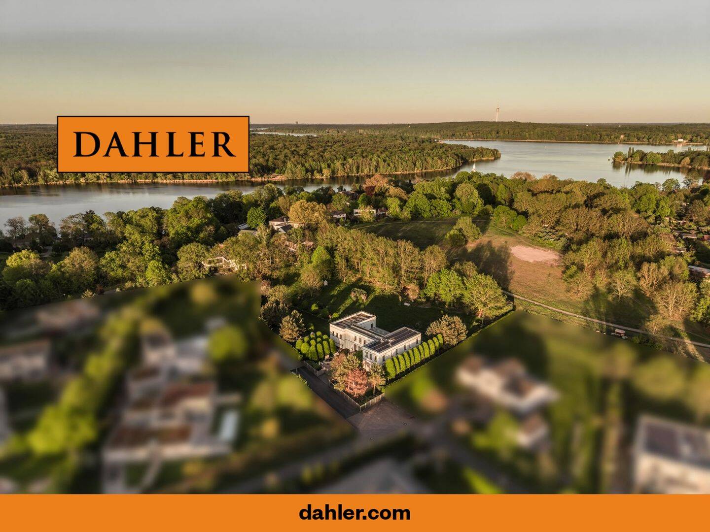 Timeless elegance – an exclusive villa on park-like grounds in the Nauener Vorstadt neighborhood