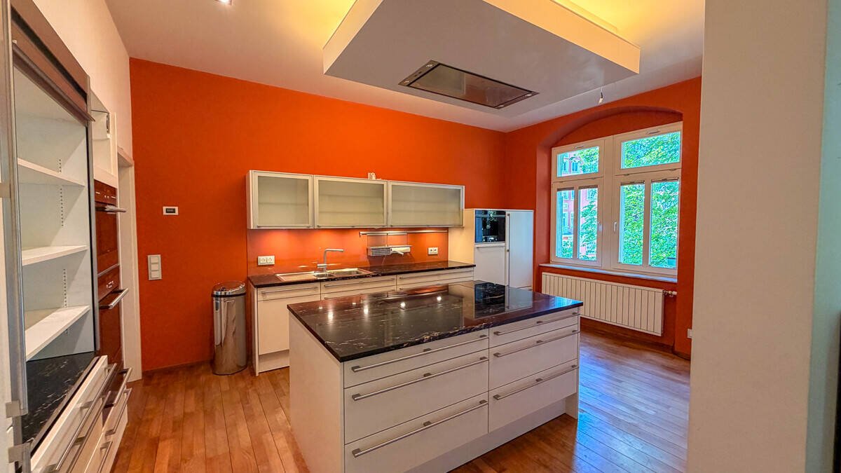 Großzügige Familienwohnung mit 7-Zimmern, zwei Balkonen, Sauna und Klimaanlage in schöner Lage von Dresden-Trachau, 1129 Dresden (Hellerberge Pieschen-Nord/Trachenberge Trachau)