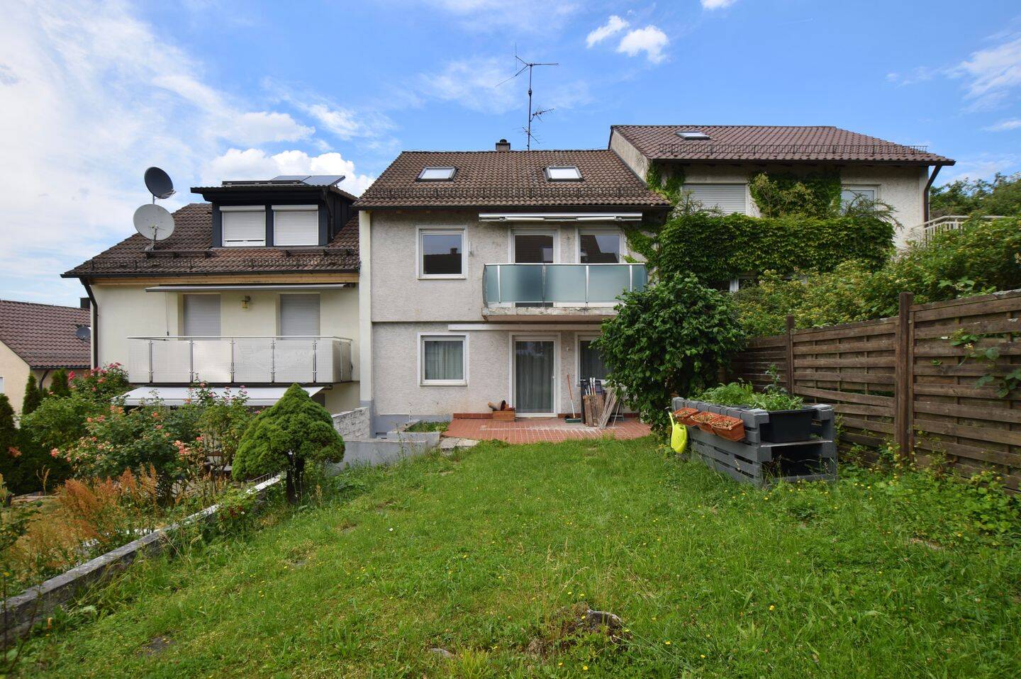 Wohnen in ruhiger Höhenlage: Reihenmittelhaus mit Gestaltungsspielraum, 70569 Stuttgart (Büsnau Kaltental Vaihingen)