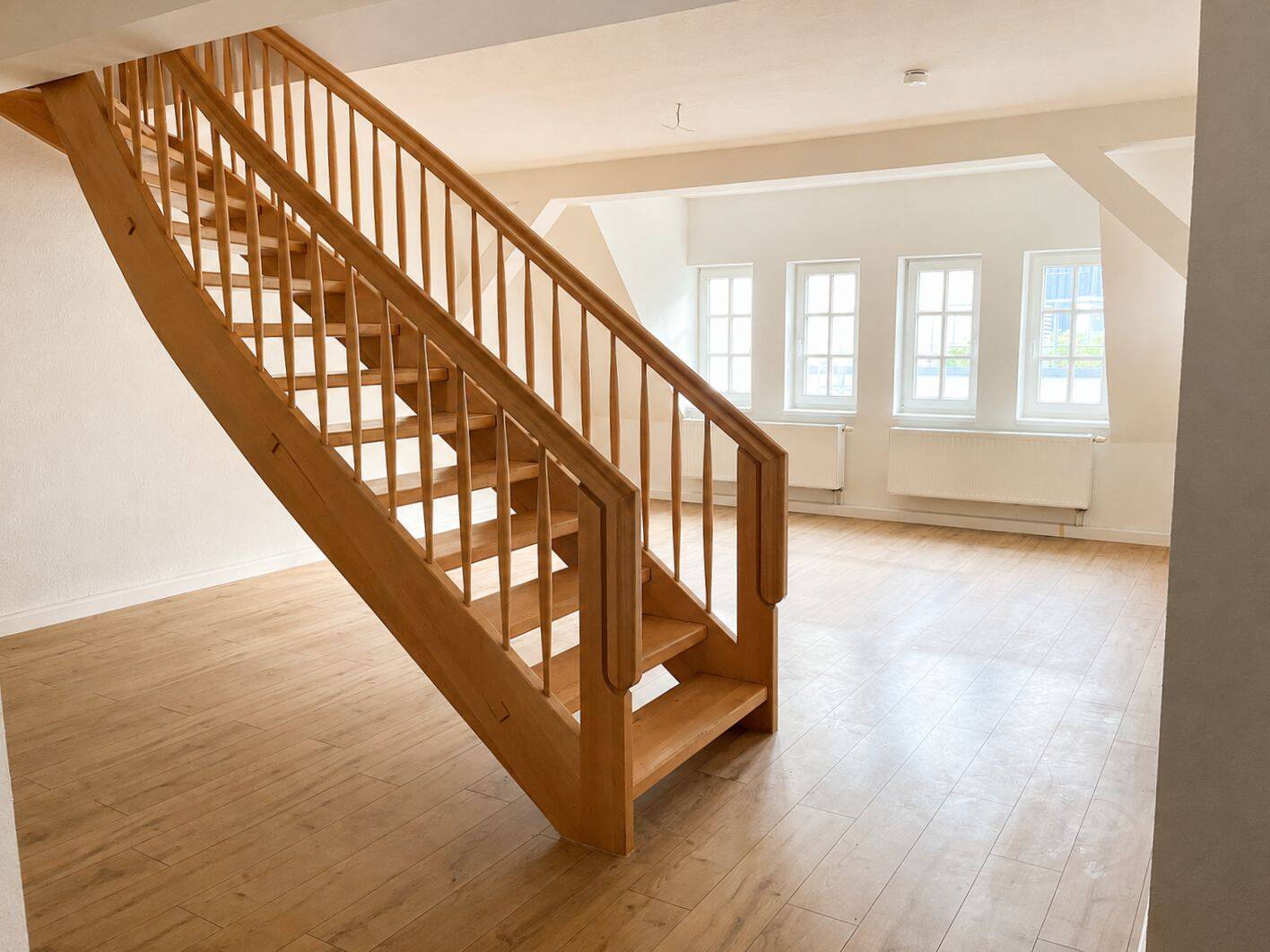 Mitten im Zentrum – Helle 3-Zimmer-Maisonette-Wohnung mit Laubengang und kleiner Garage, 99084 Erfurt (Altstadt Brühlervorstadt Löbervorstadt)
