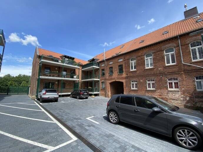 Projektierte 4-Zimmerwohnung mit EBK und großem Balkon und Fußbodenheizung zu vermieten!