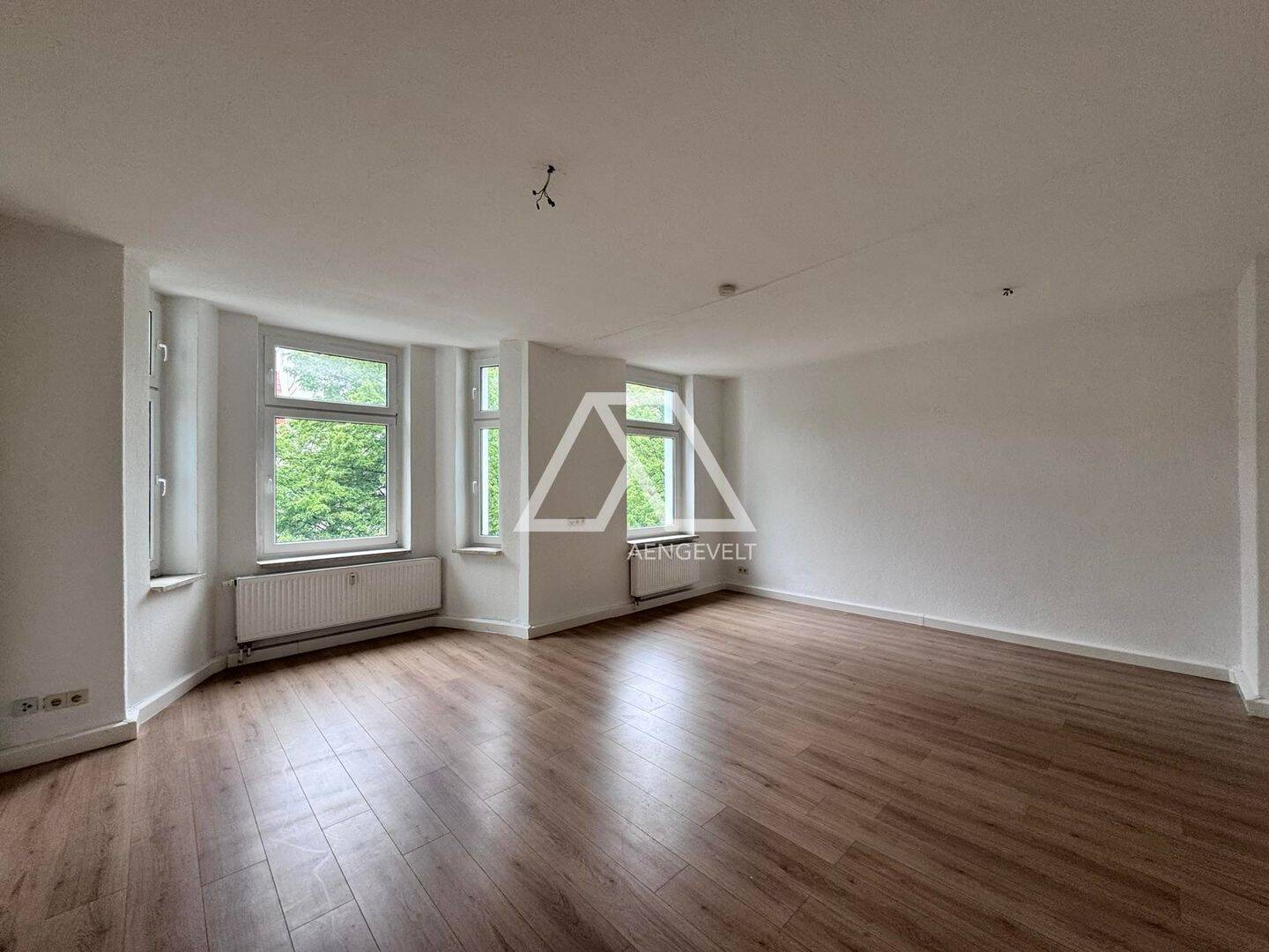 3-Raum-Wohnung mit tageslicht Badezimmer in Stadtfeld Ost