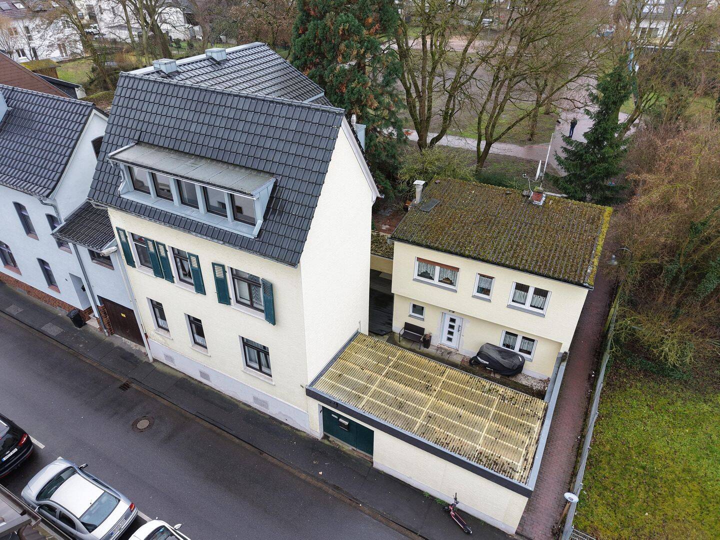 Charmantes Einfamilienhaus inkl. Nebengebäude mit historischem Flair – zusätzlicher Mieteinnahme in Bonn-Lannesdorf, 53179 Bonn (Lannesdorf Mehlem Muffendorf Pennenfeld Rüngsdorf)