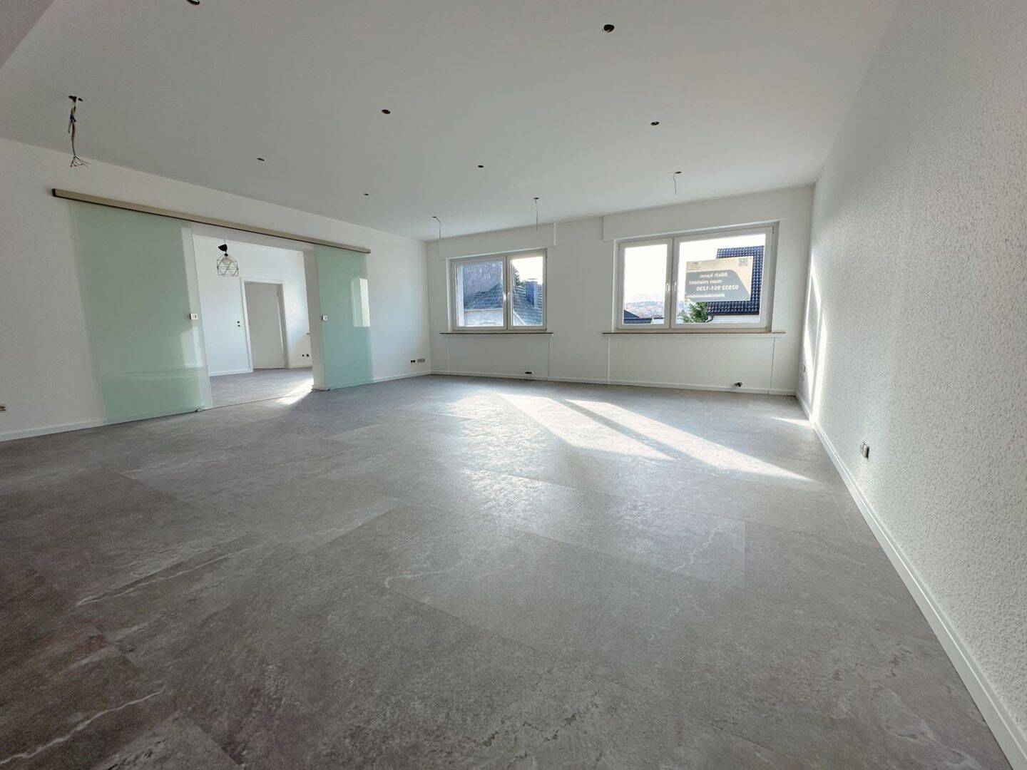 Vollständig renovierte 2-Zimmer-Wohnung in bester Lage von Neheim – bezugsfertig und mit außergewöhnlich großzügigem Wohnbereich, 59755 Arnsberg