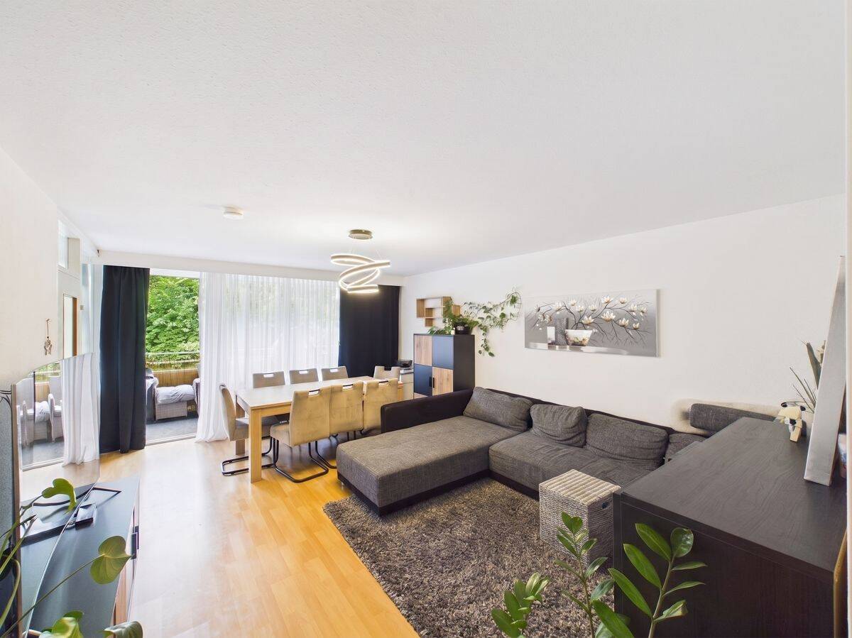 Helle 3-Zimmer-Wohnung mit Balkon in gepflegter Wohnanlage mit Aufzug, 2 Kellerabteile und TG-Platz