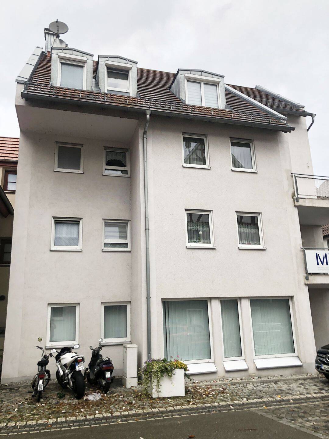 4 Zi. Wohnung, Einbauküche, Garagenstellplatz, Balkon, einfach nur einziehen, 72516 Scheer