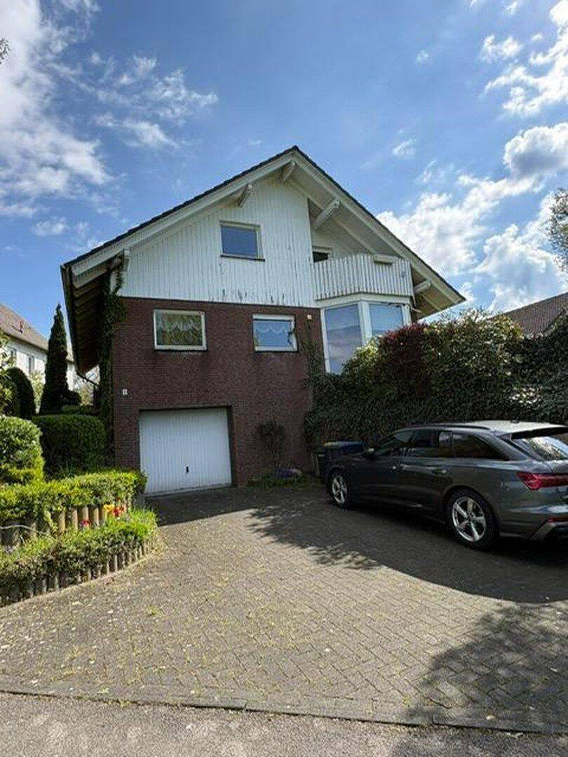 Freistehendes Einfamilienhaus mit Garage, Terrasse, Balkon und großem Garten, 33034 Brakel