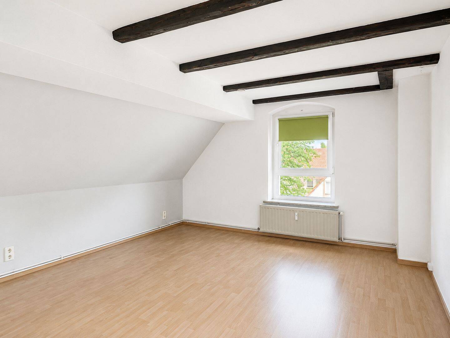 Offleben: Große 5-Zimmer-Wohnung mit Balkon, 38372 Helmstedt