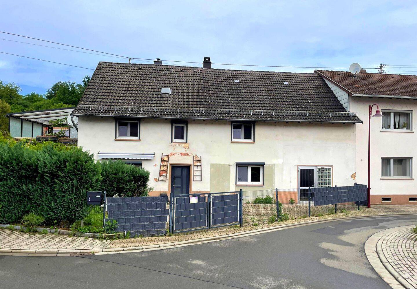 Nanzdietschweiler – Ehemaliges Bauernhaus mit Garage in ruhiger Lage, 66909 Henschtal