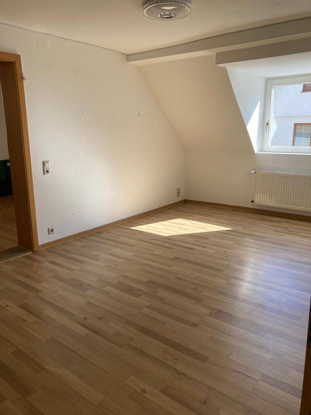 Gemütliche 2 Zimmer DG Wohnung, 75181 Pforzheim