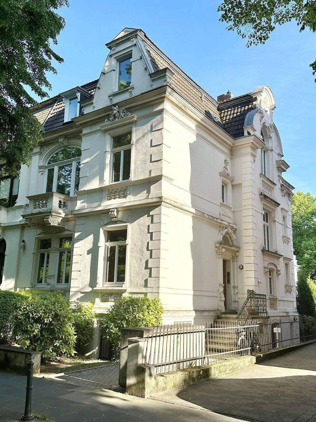 Villa Uhrmacher, eine lichtdurchflutete Familienresidenz, 53173 Bonn (Bad Godesberg Plittersdorf Rüngsdorf Alt-Godesberg)