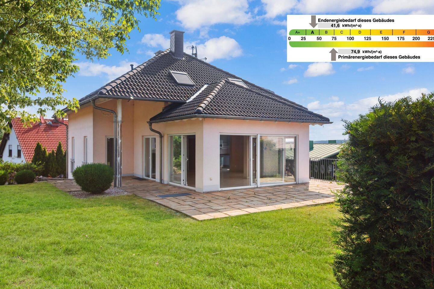 WOHNEN IM STADTVILLA-STIL MIT VIEL PLATZ UND GARTEN