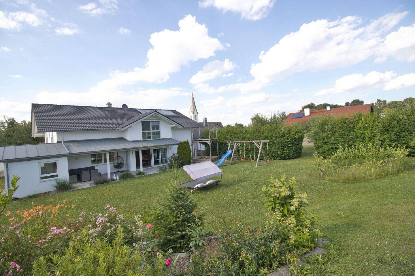 Einzigartiges Wohn- und Geschäftshaus in idyllischer Ortsrandlage mit Blick ins Grüne, 84494 Lohkirchen