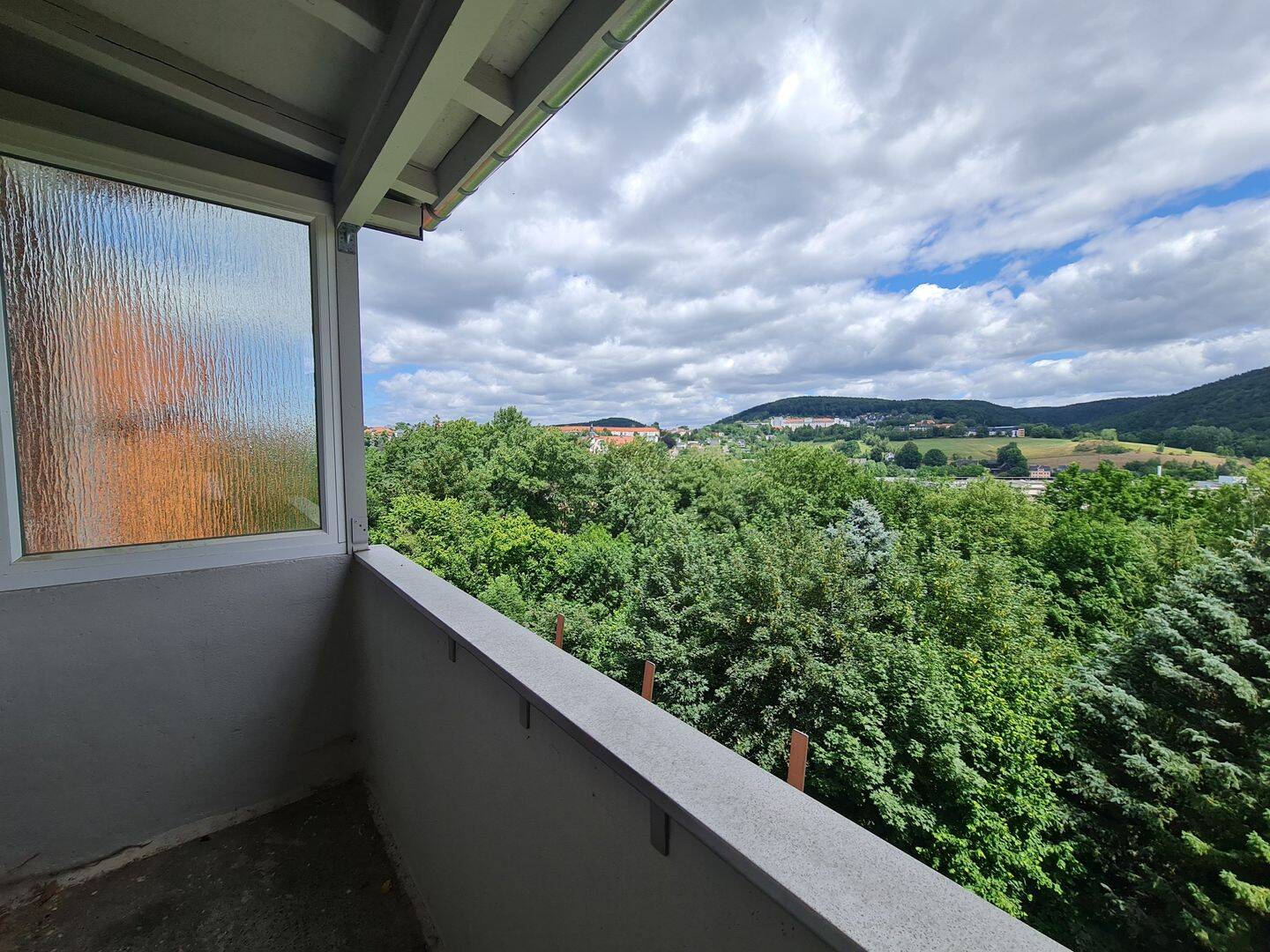 Helle 2-Raum Wohnung mit Balkon und Blick ins Grüne!, 8280 Aue-Bad Schlema