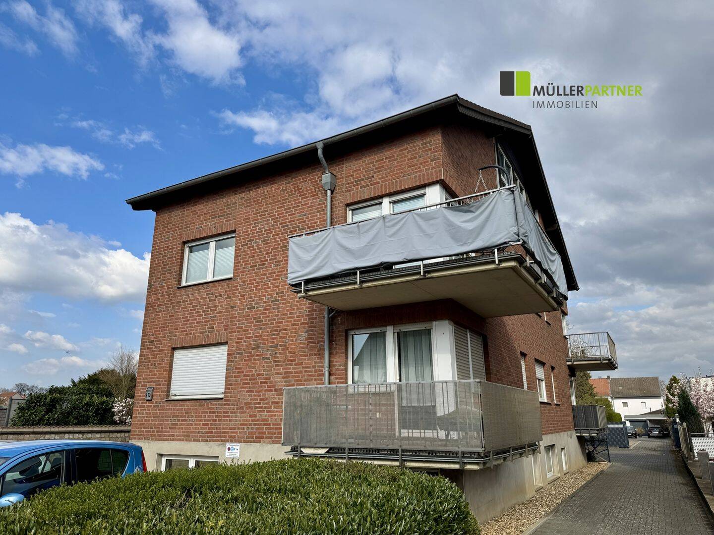 Schicke DG-Wohnung mit Balkon und Garage in Düren-Mariaweiler, 52353 Düren