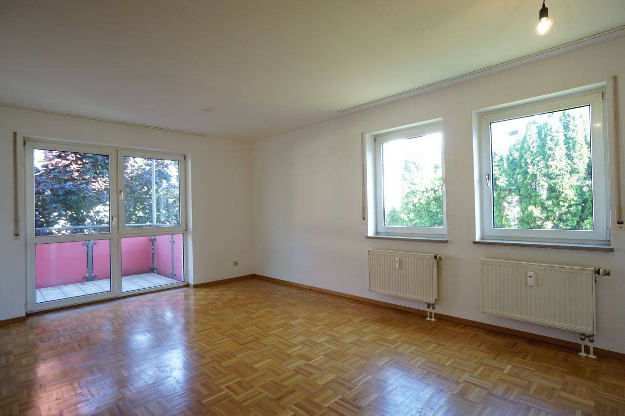 Helle, sonnige 2 Zimmer-Eigentumswohnung mit großem Balkon und Tiefgaragenstellplatz, 72762 Reutlingen