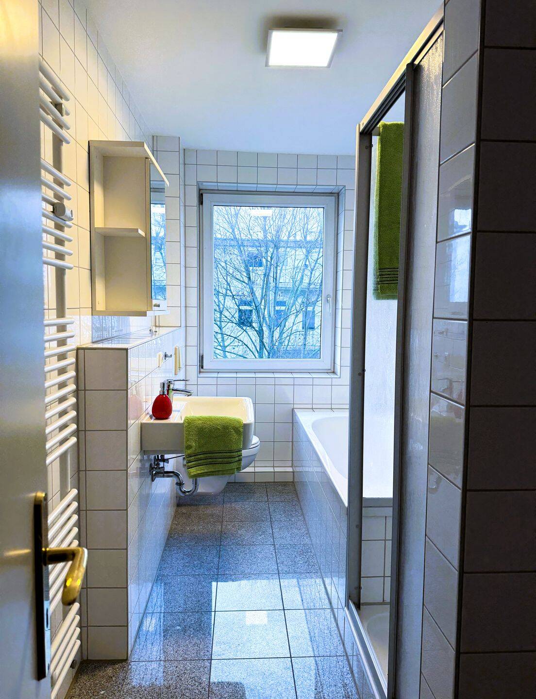 SUMMERDEAL!!! Großzügig geschnitten mit Balkon und Tageslichtbad