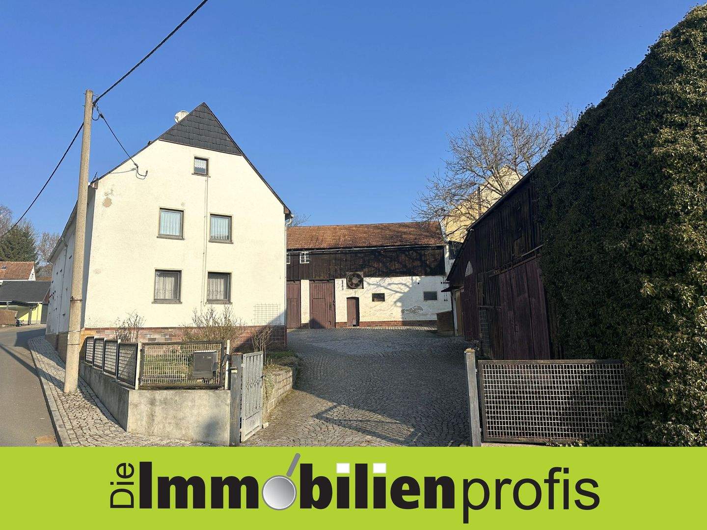 Plauen 4 km: Dreiseithof mit Scheunen, Garten und Baugrund, 8527 Plauen