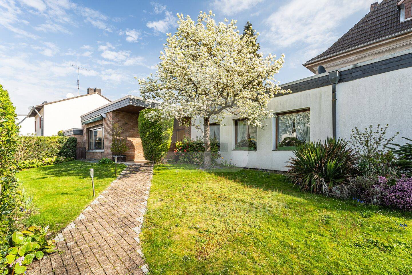 Bungalow mit Potenzial – verwirklichen Sie Ihre Wohnideen in Erftstadt Köttingen., 50374 Erftstadt