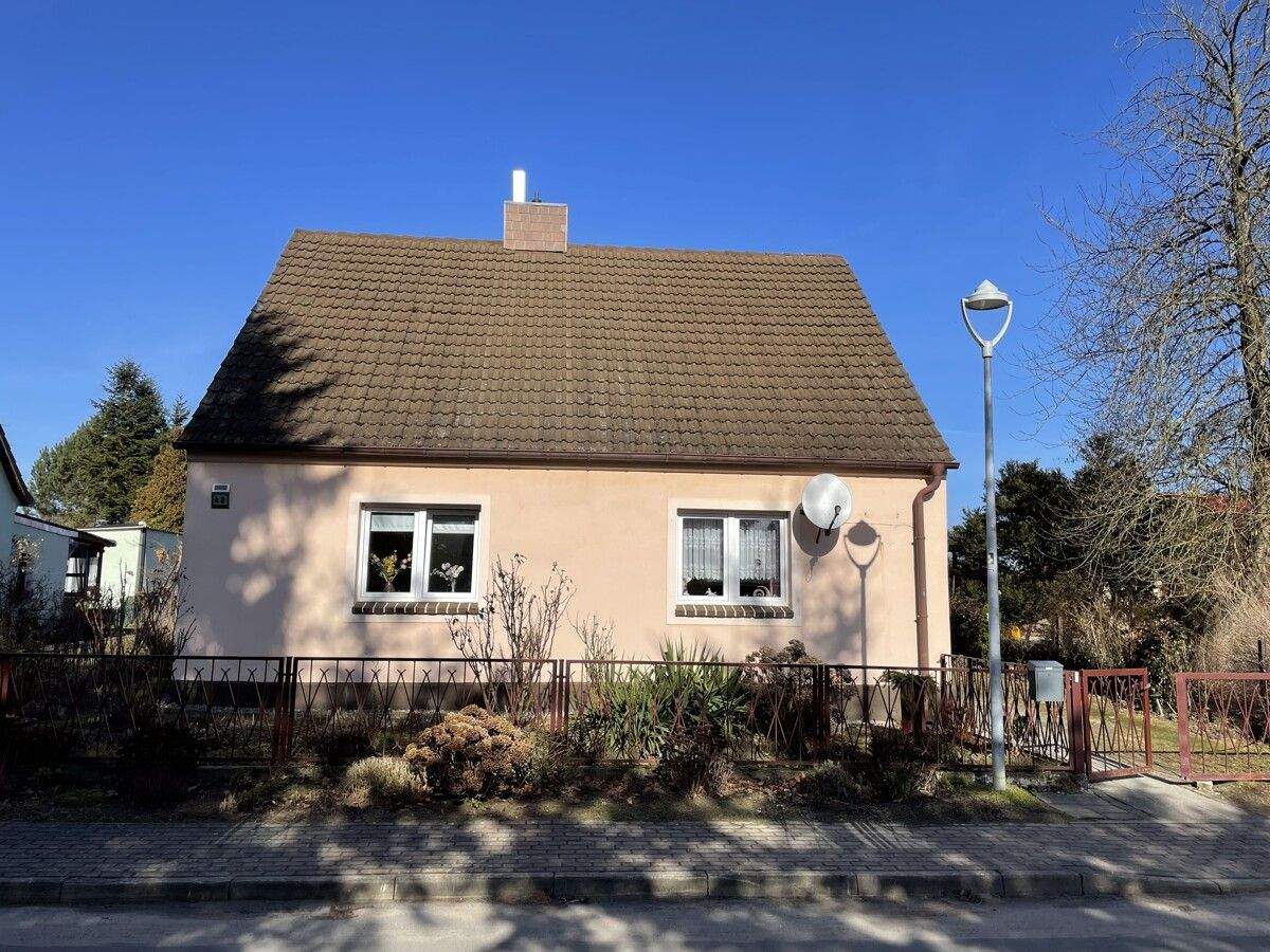 Solides Einfamilienhaus mit Stallung und Garten, 17398 Bargischow