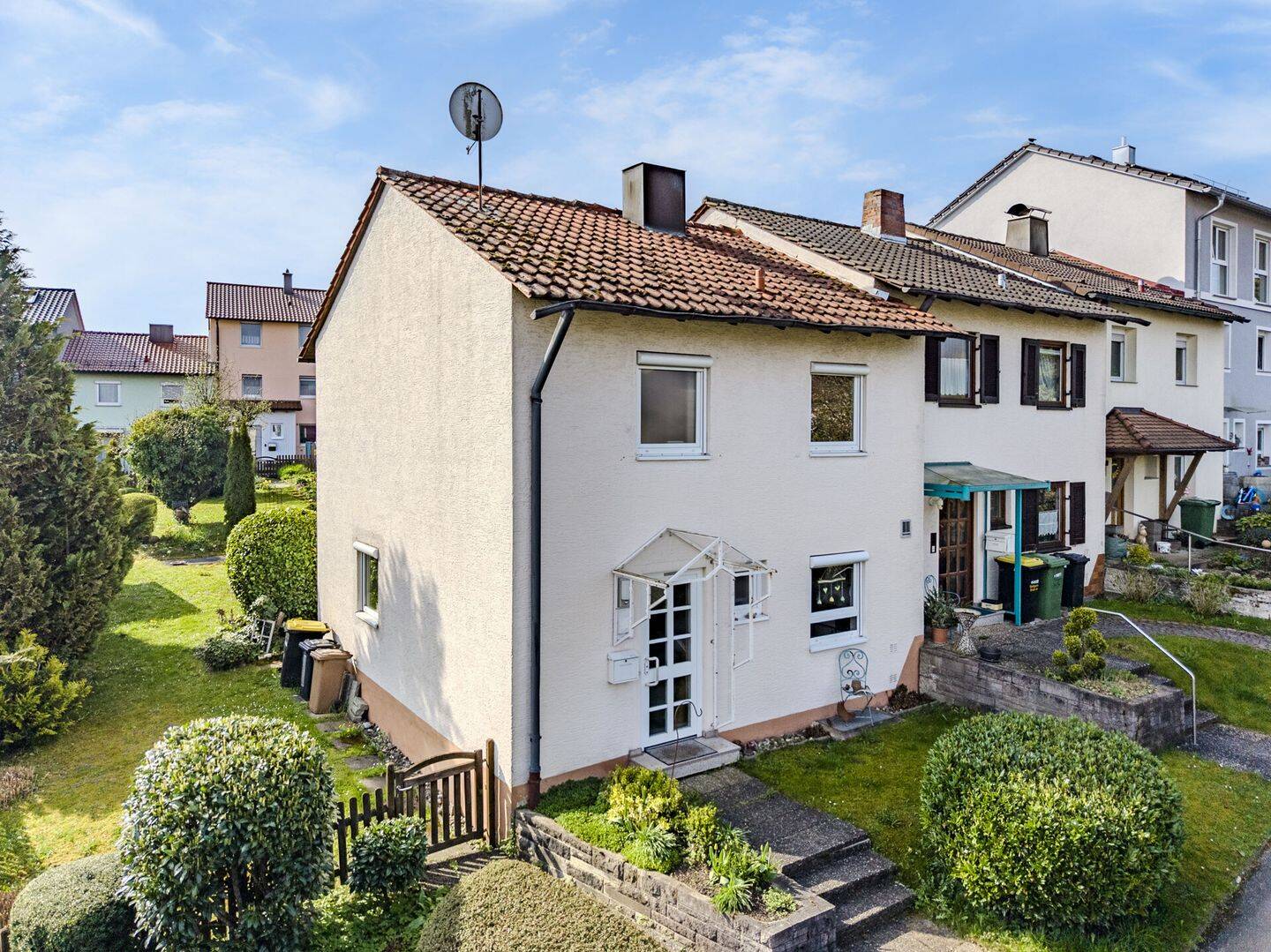 Charmantes Reiheneckhaus mit großem Garten – perfekt für Familien & Paare, 71672 Ludwigsburg