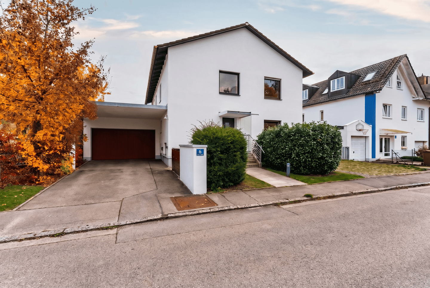 Freistehendes Familiendomizil mit viel Raum für individuelle Wohnideen, 81825 München (Berg am Laim Trudering-Riem)