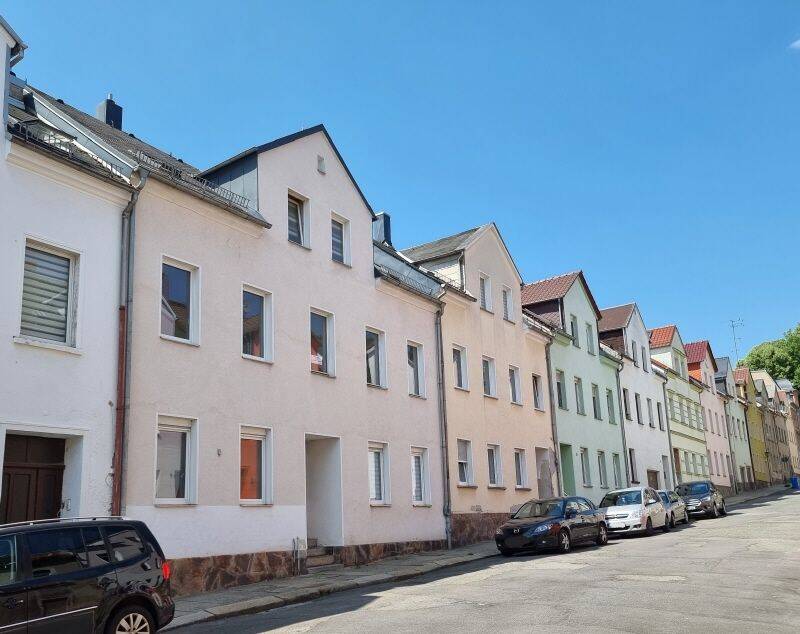 Solides Mehrfamilien-Reihenhaus mit 4 Wohnungen!, 8451 Crimmitschau