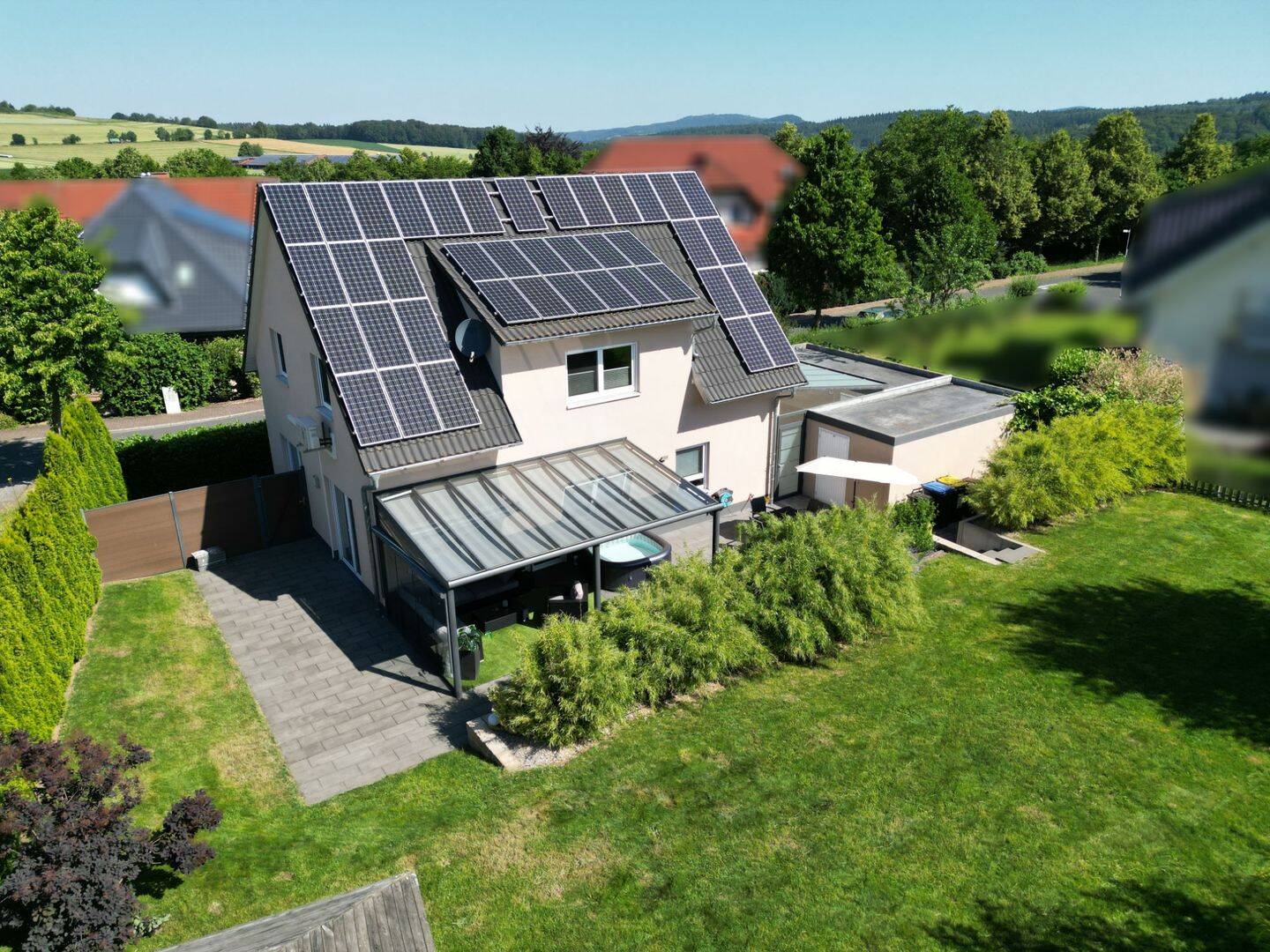 40 °C draußen. 22 °C drinnen. Entspannt wohnen statt schwitzen direkt in Hofbieber, 36145 Hofbieber