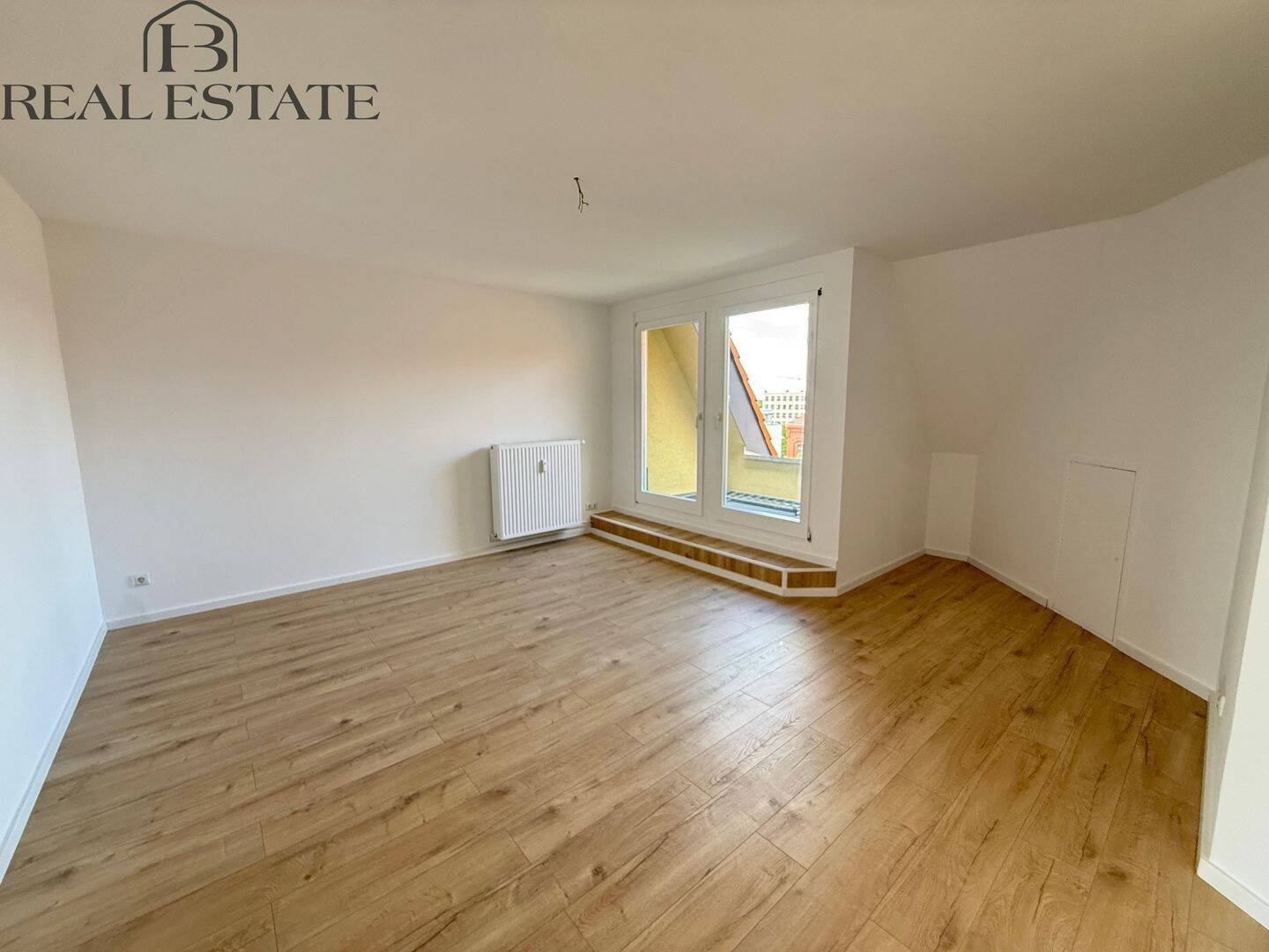 Großzügige Altbauwohnung mit Klimaanlage & Fußbodenheizung