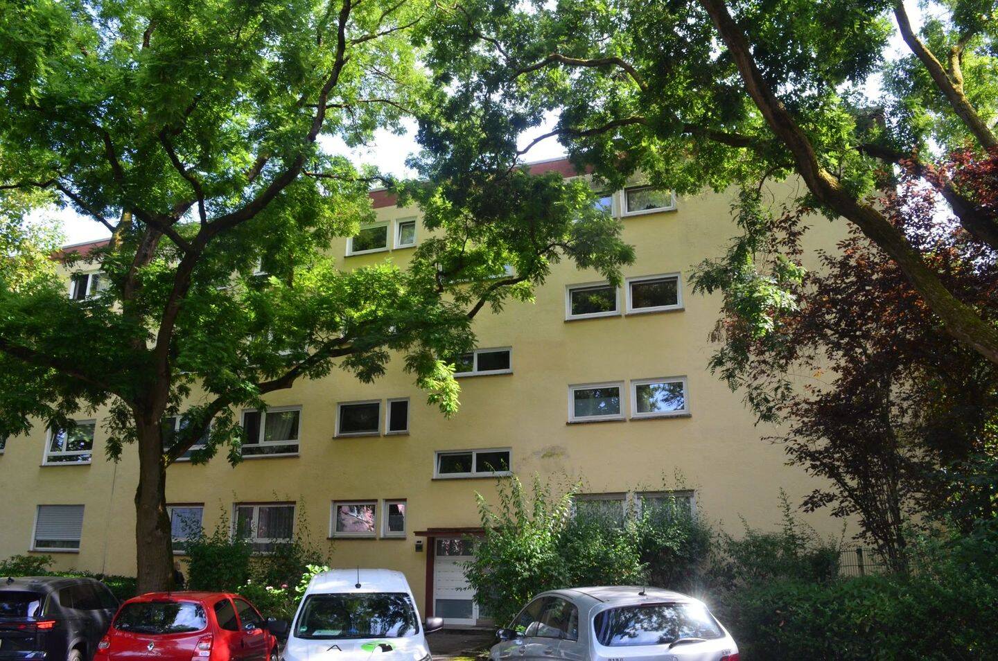 Provisionsfreie 4Zimmer Wohnung in Frankfurt geeignet als 3er WG ab sofort zu vermieten – 60439 Frankfurt am Main – Bild 1 von 1