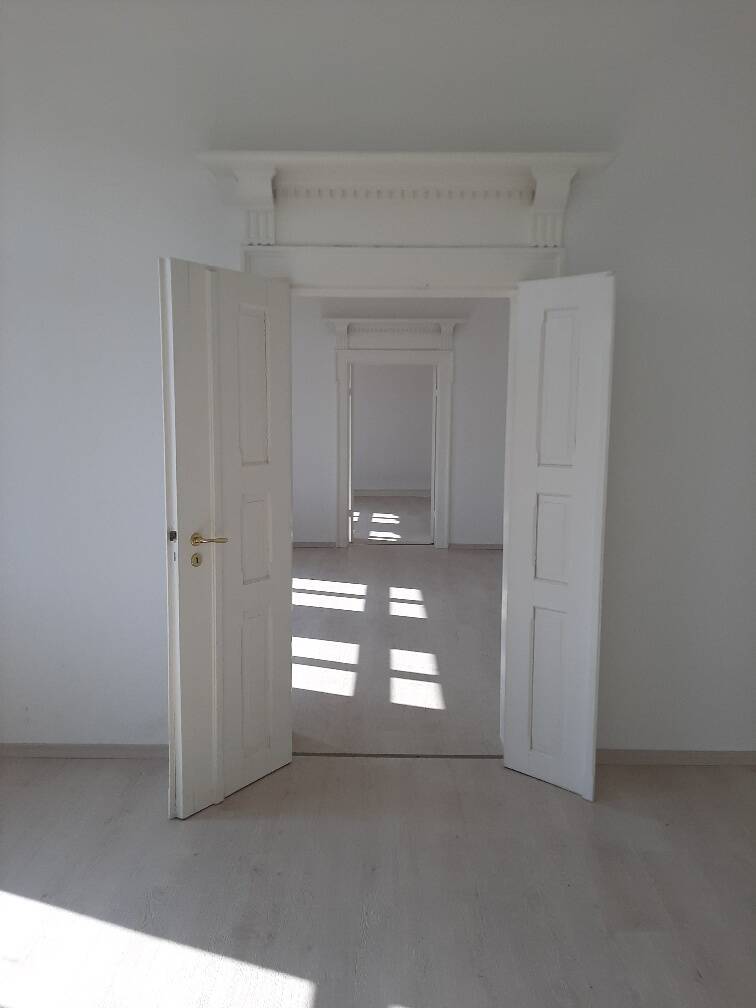 Rudolstadt: sonnige großzügige 3-Zimmer-Wohnung – klassische Altbauwohnung – topsaniert – 5 Fußminuten zum Bahnhof nach Jena, 7407 Rudolstadt