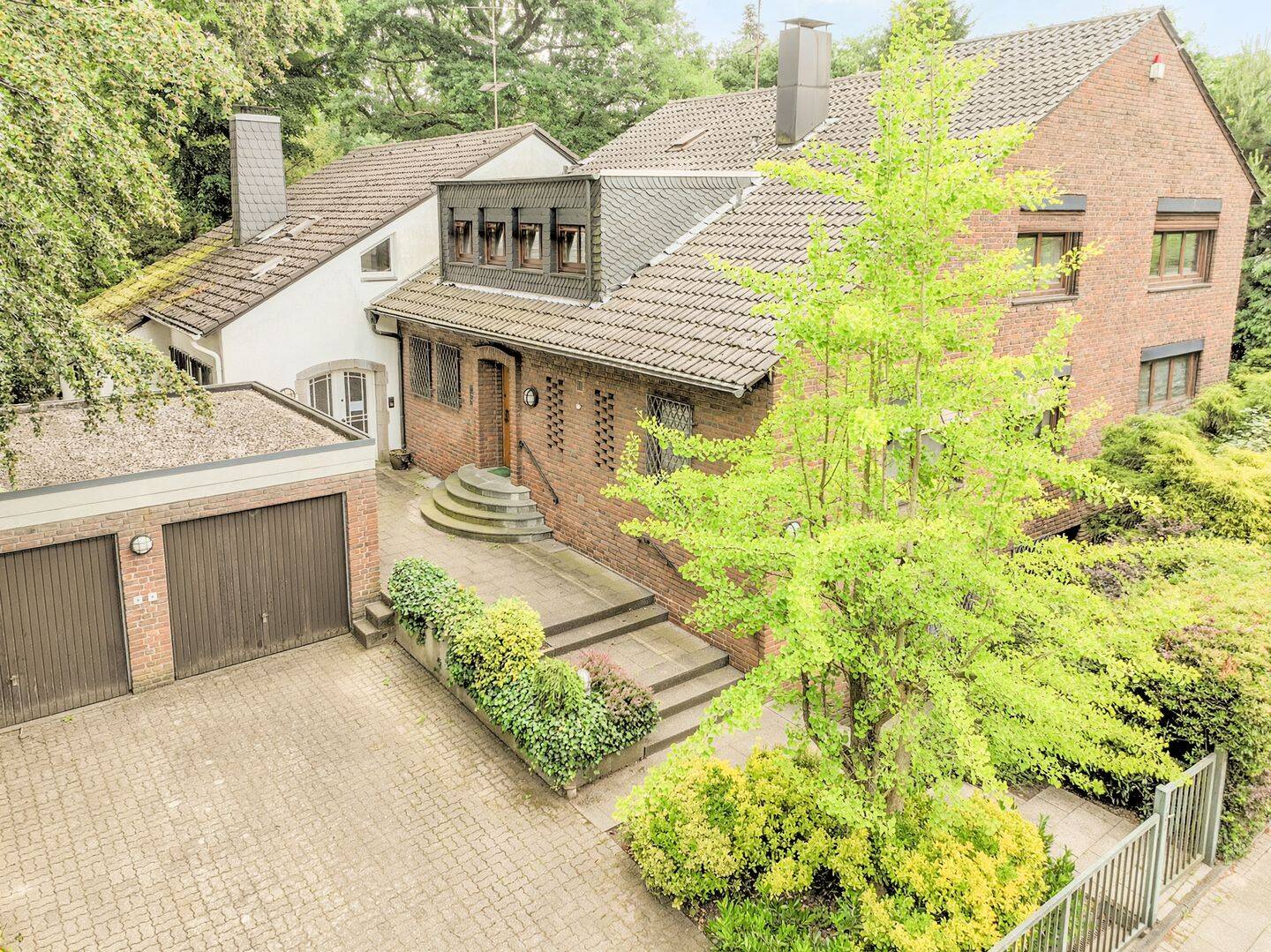 Kombination aus zwei Einfamilienhäusern mit 2 Garagen und ca.413 m² Wohnfläche in Mülheim – Speldorf, 45478 Mülheim an der Ruhr (Broich Speldorf)