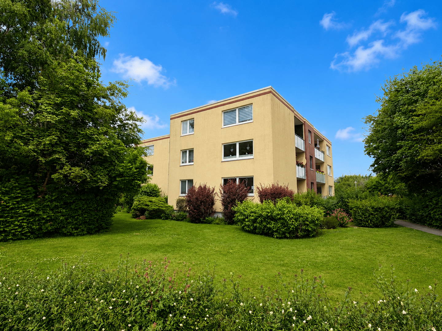 Großzügiges Wohnen auf einer Ebene mit privatem Garten, 25436 Groß Nordende
