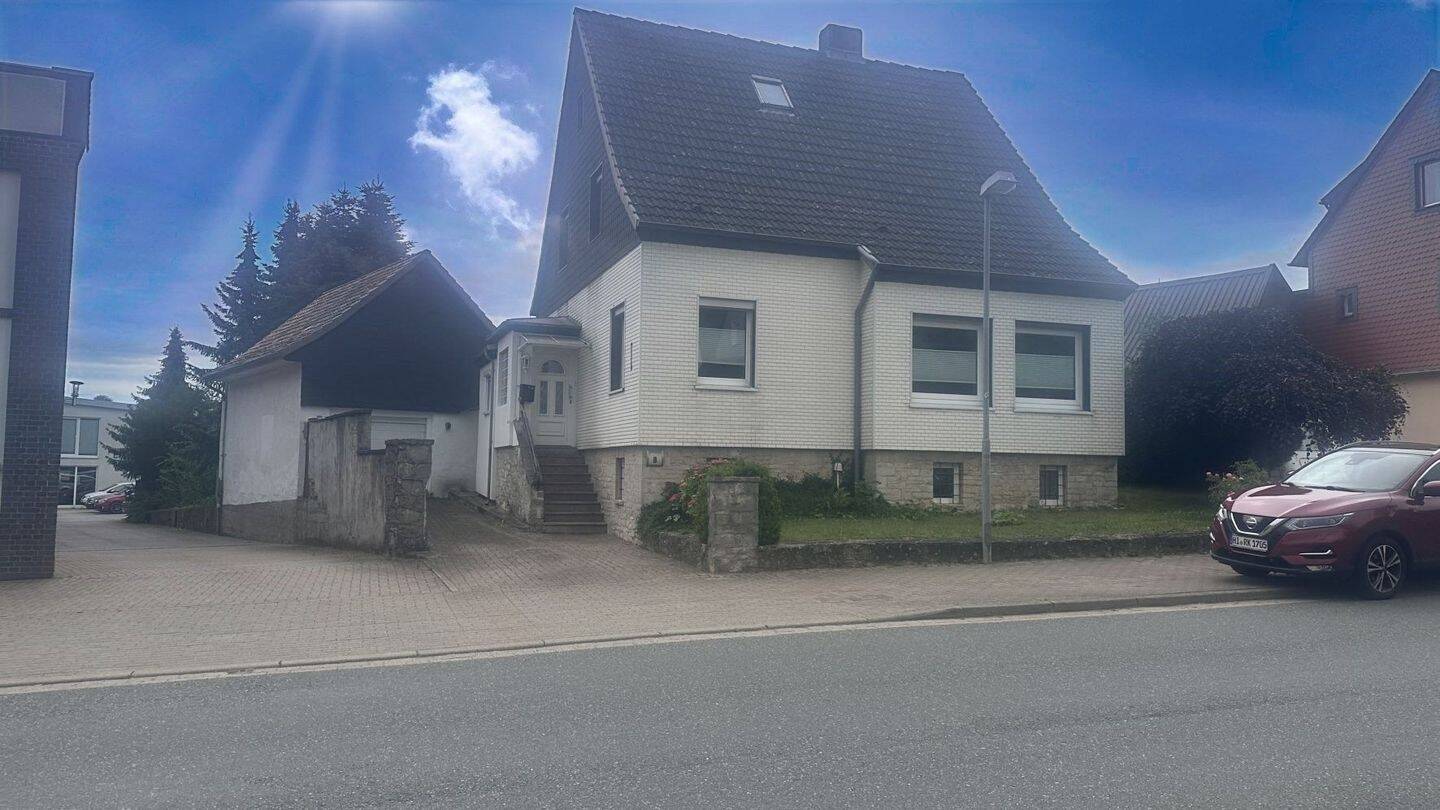 Ein charmantes Haus mit großzügigem Garten, Keller und Garage in Lamspringe, 31195 Lamspringe