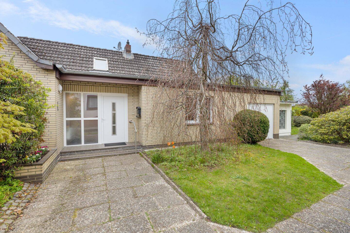 Sanierte Doppelhaushälfte mit großem Garten und Ausbaubaureserve, 25421 Pinneberg