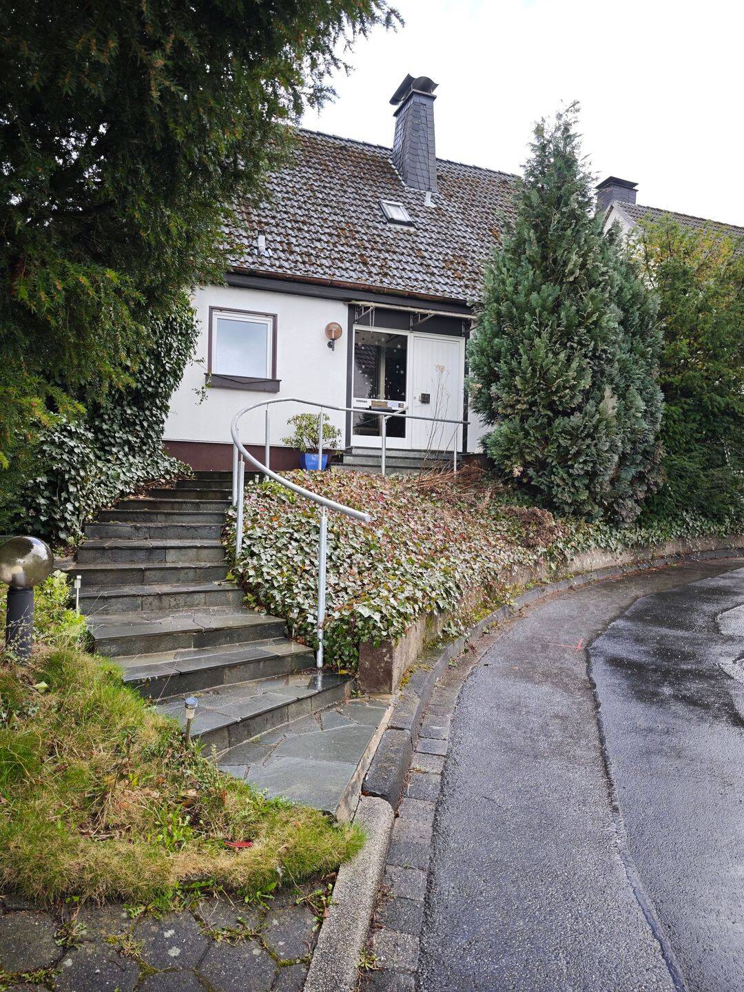 Freistehendes Einfamilienhaus mit Garage, 58708 Menden (Sauerland)
