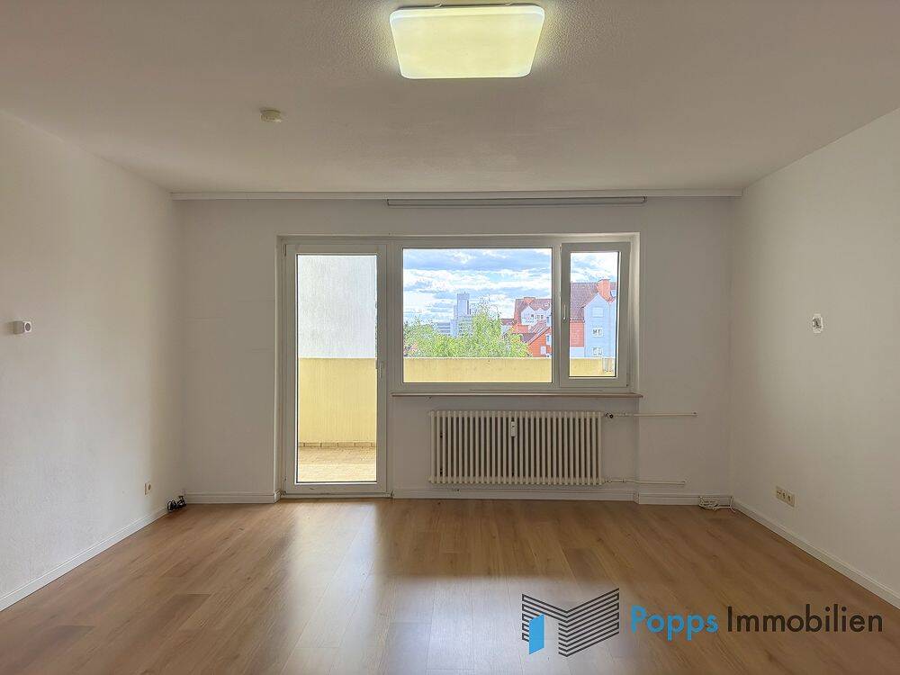 Attraktive 3-Zimmer-Wohnung in zentraler Lage mit Balkon, 65824 Schwalbach am Taunus
