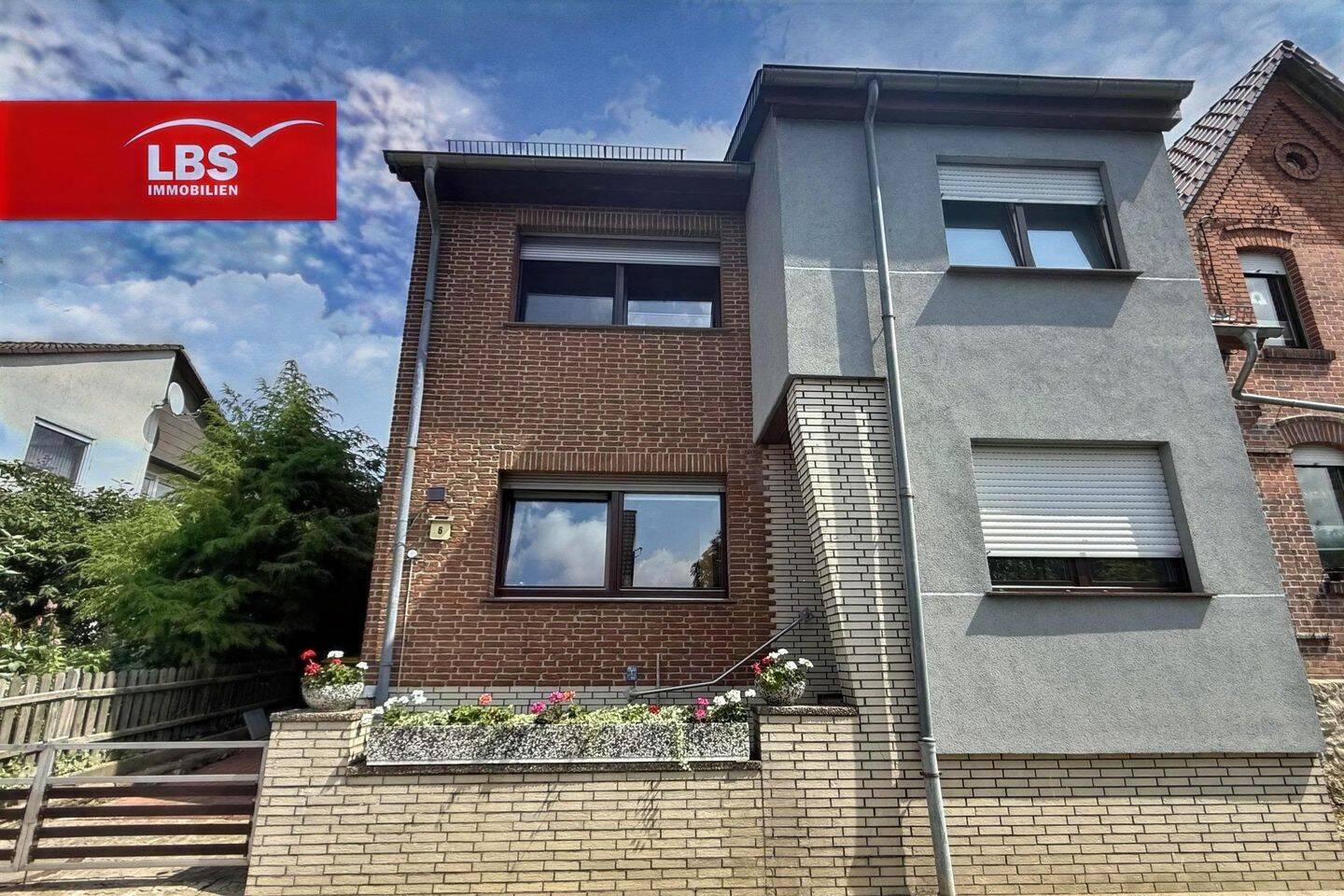 Einfamilienhaus mit Vorbau & 2 Einliegerwohnung- Gronau, 31028 Gronau (Leine)