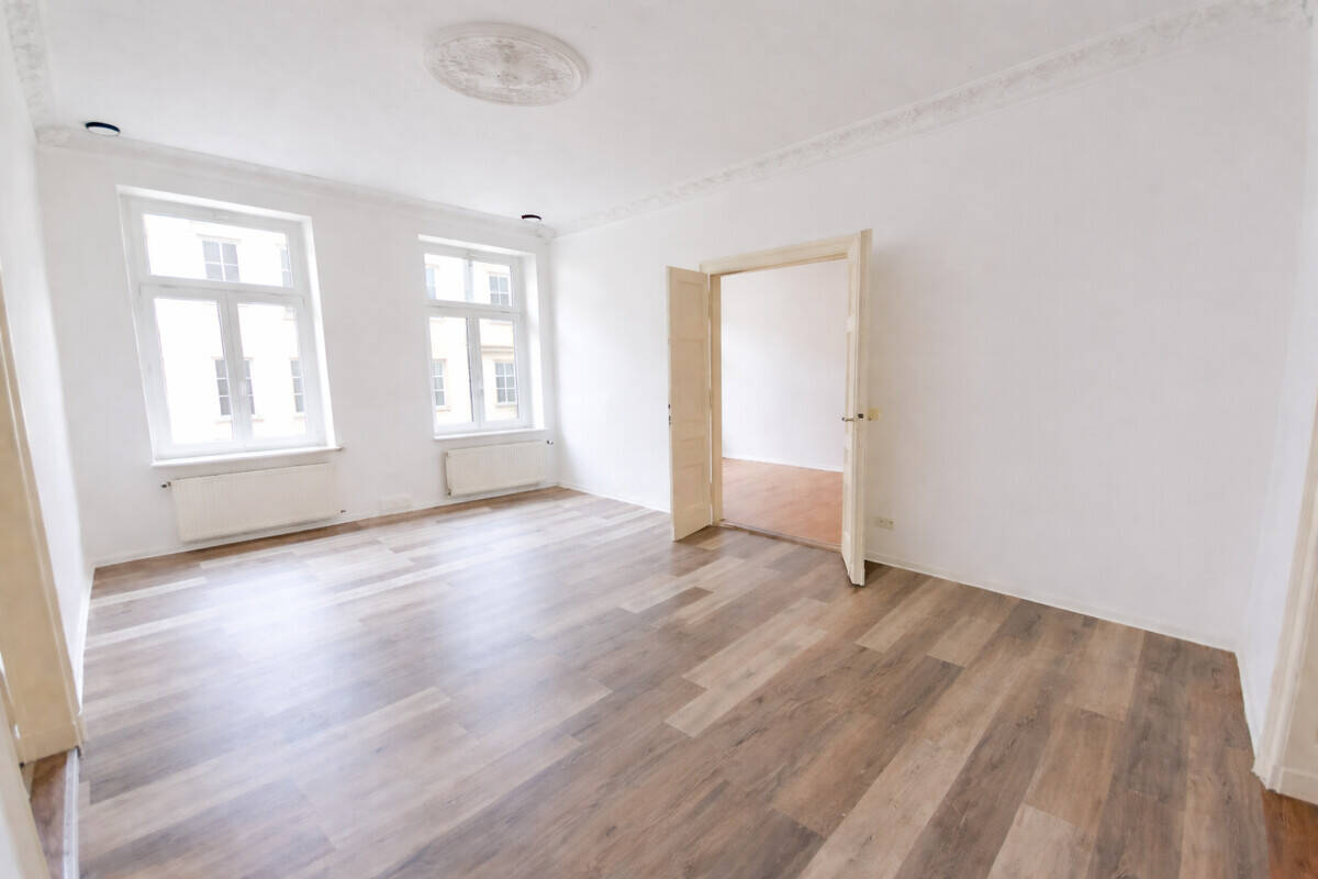 4-Zimmer Wohnung mit Altbaucharme im 1. OG der Silberstr. 16, 8451 Crimmitschau
