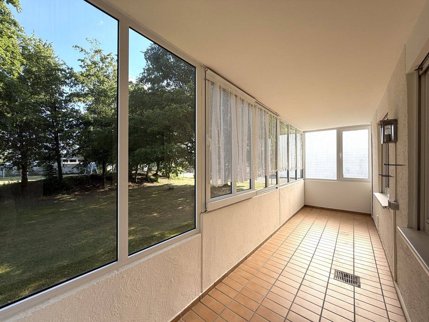 Wohnen im Hochparterre – 4-Zimmer-Wohnung mit Wintergarten in Ummendorf, 88444 Ummendorf