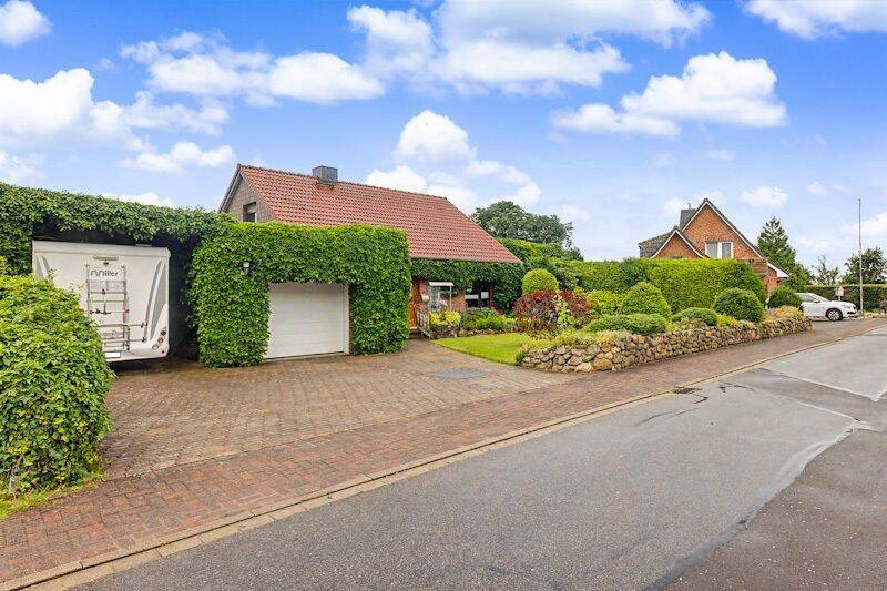 Gepflegter Bungalow mit ausgebautem Dachgeschosss, Garage und Wohnmobilcarport, 25746 Heide