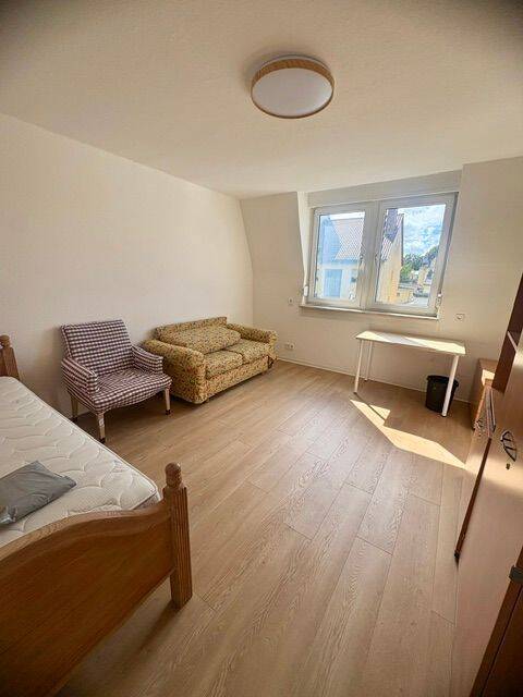 WG Zimmer zu vermieten, insg. 9 Zimmer frei, ein Haus, in Frankfurt Heddernheim, 60439 Frankfurt am Main (Heddernheim Kalbach Niederursel Praunheim)