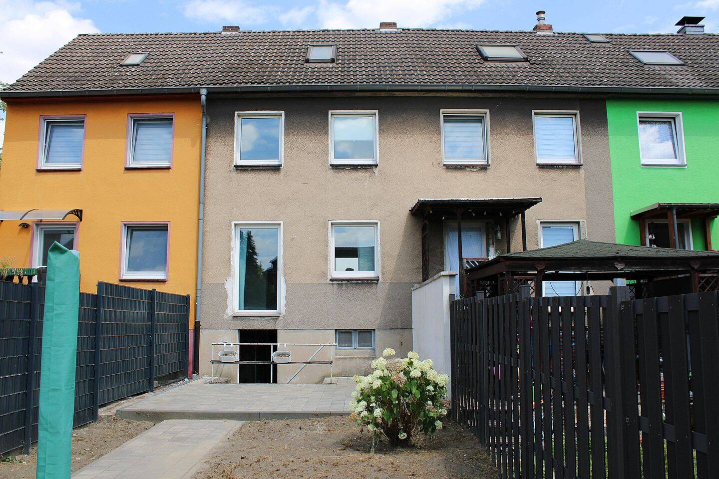 Wohnen mit Charakter – kompaktes Eigenheim im RMH mit 62,46 m² Wohnfläche und 196,86 m² sonnigem Grundstück in Beeck, 47139 Duisburg (Beeck Beeckerwerth Untermeiderich)