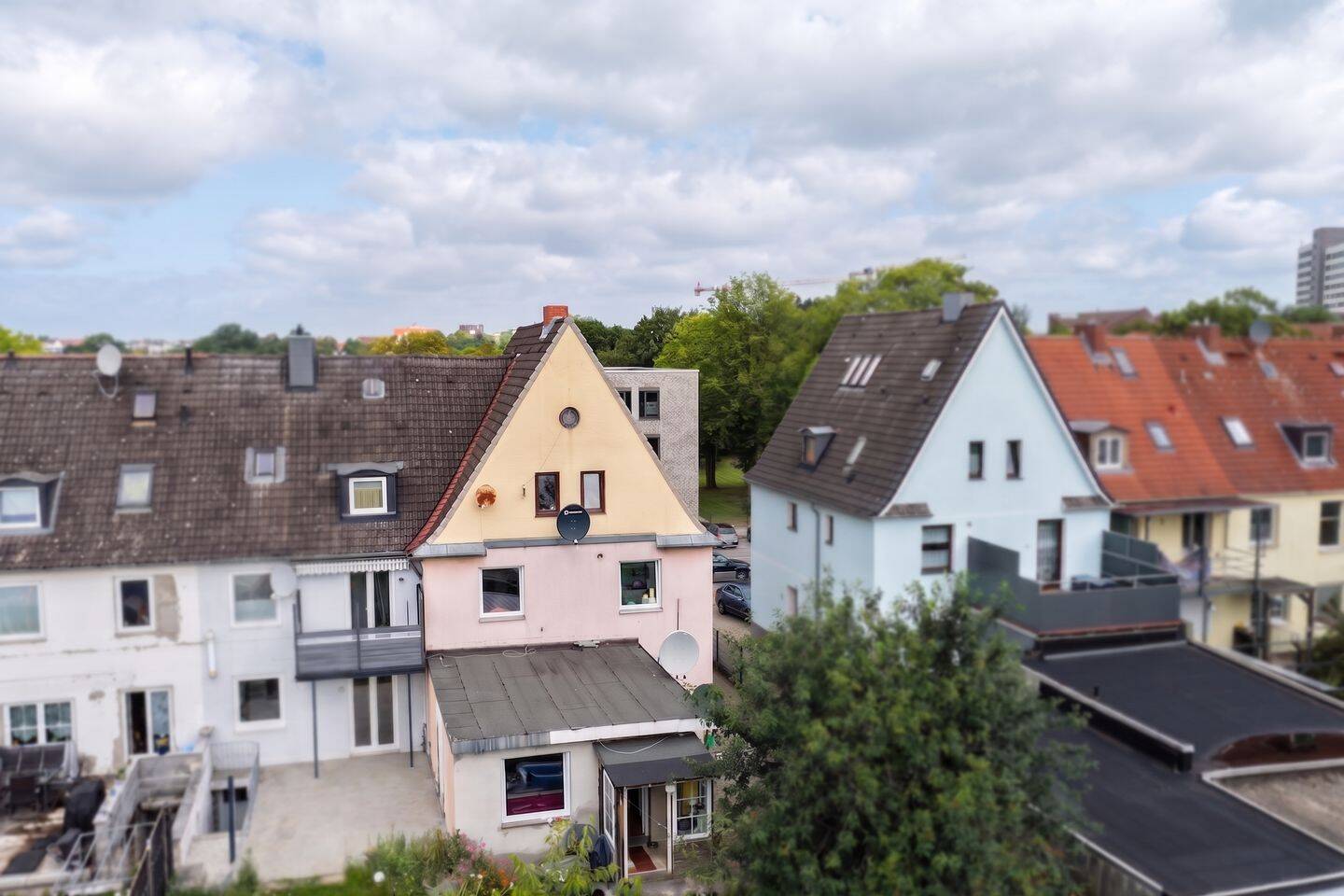 Wohnen und vermieten in Lübeck: Dreifamilienhaus mit frei werdender Eigentümerwohnung, 23560 Lübeck (Moisling Sankt Jürgen)