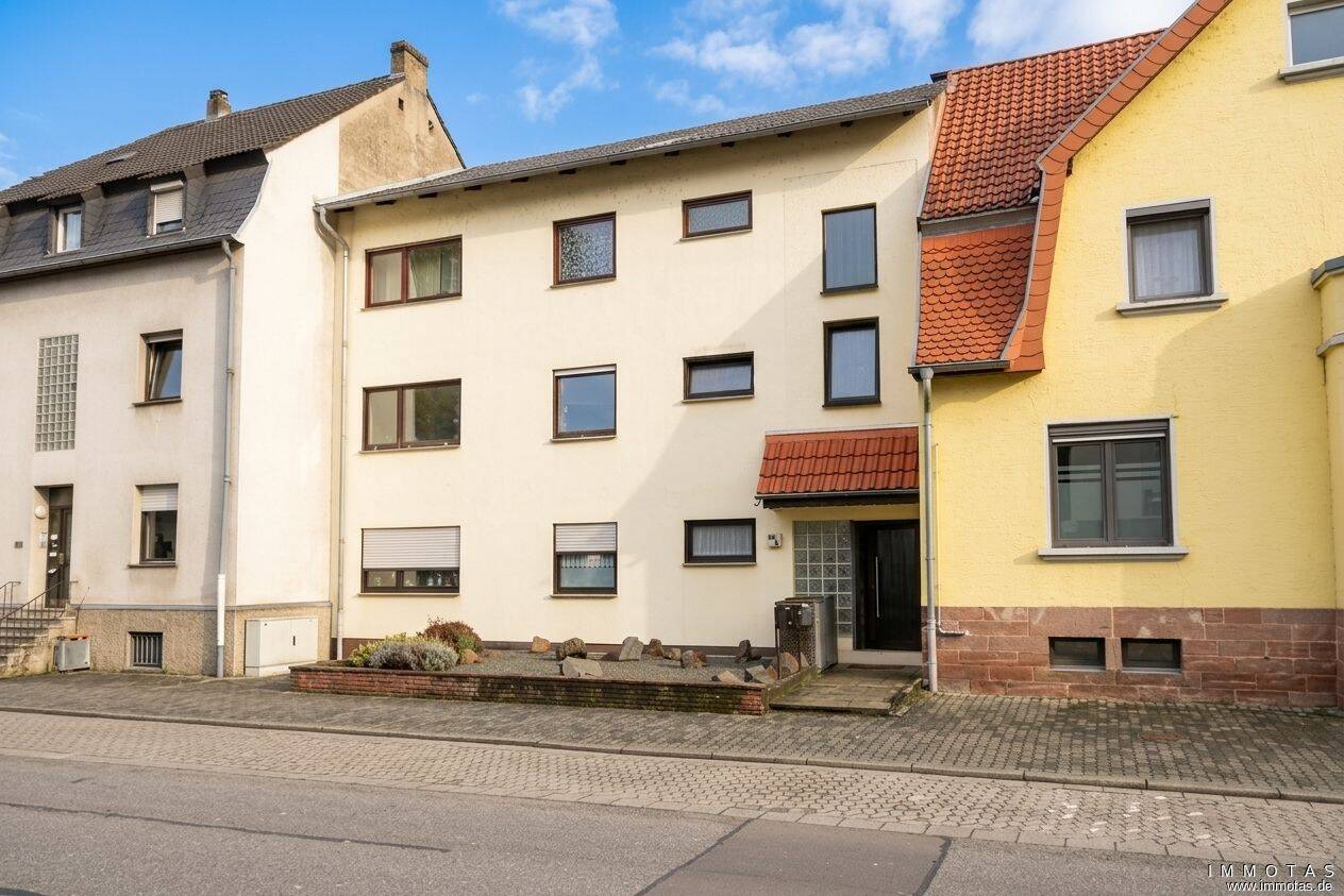 Geräumige Eigentumswohnung im 1. OG mit Garage, Balkon und Garten, 66352 Großrosseln