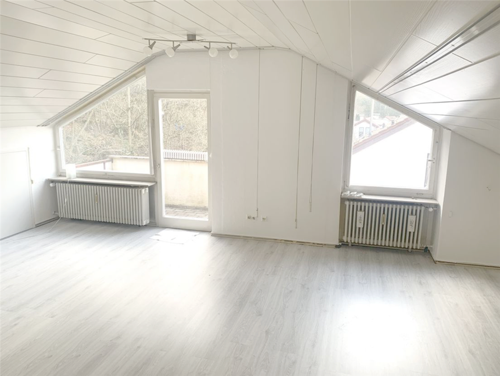 Wohnen, wo andere Urlaub machen – großzügige 1,5-Zimmerwohnung mit Balkon, 75378 Bad Liebenzell