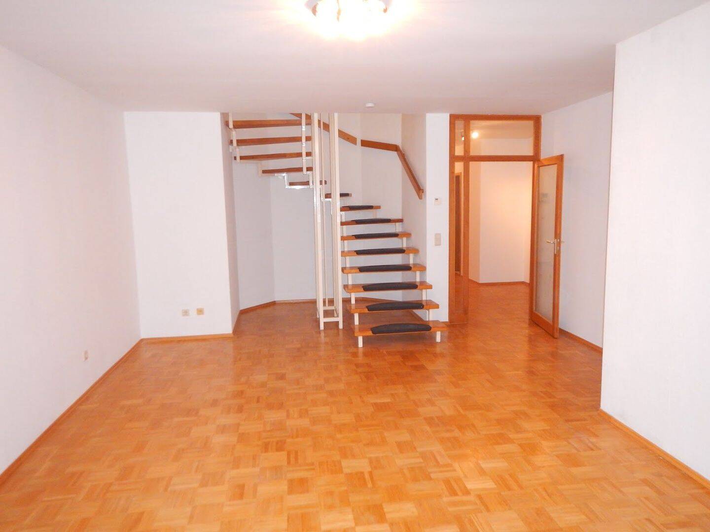 +++Familien Maisonettewohnung in Stadtvilla mit Urlaubsflair+++ Erste-Nettokaltmiete Frei +++, 13467 Berlin (Reinickendorf Hermsdorf)