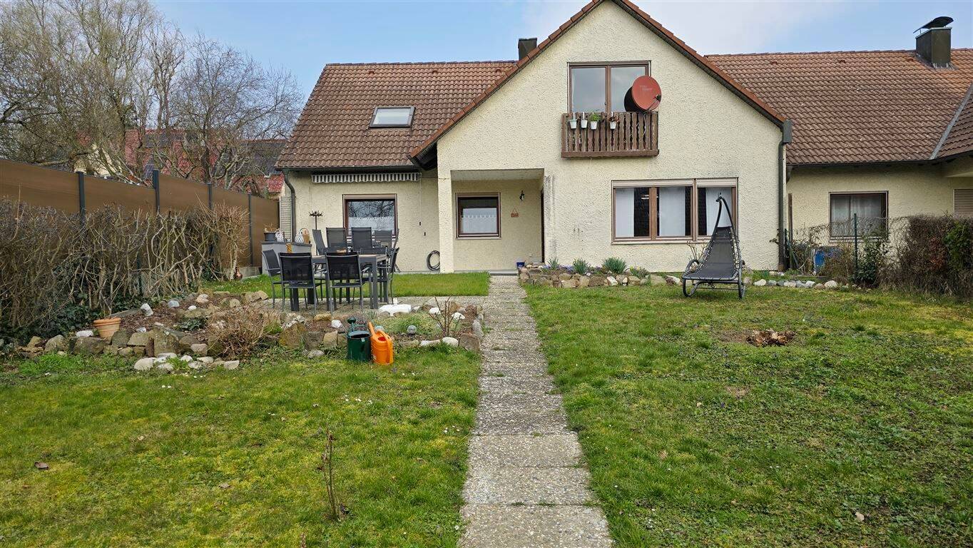 Großzügiges Reihenendhaus mit Einliegerwohnung, Garten und Garage in ruhiger Lage von Kützberg, 97490 Poppenhausen