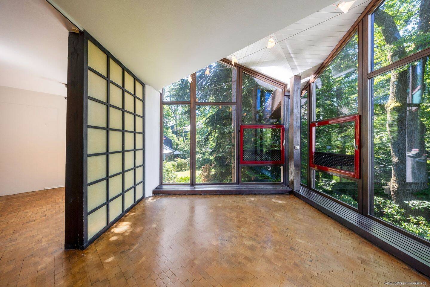 Einzigartige Maisonettewohnung in Architekten-Baudenkmal mit Tiefgarageneinzelstellplatz, zwei Terrassen & eigenem Atelier im Untergeschoss, 81479 München (Thalk. Obersendl.-Forsten-Fürstenr.-Solln)