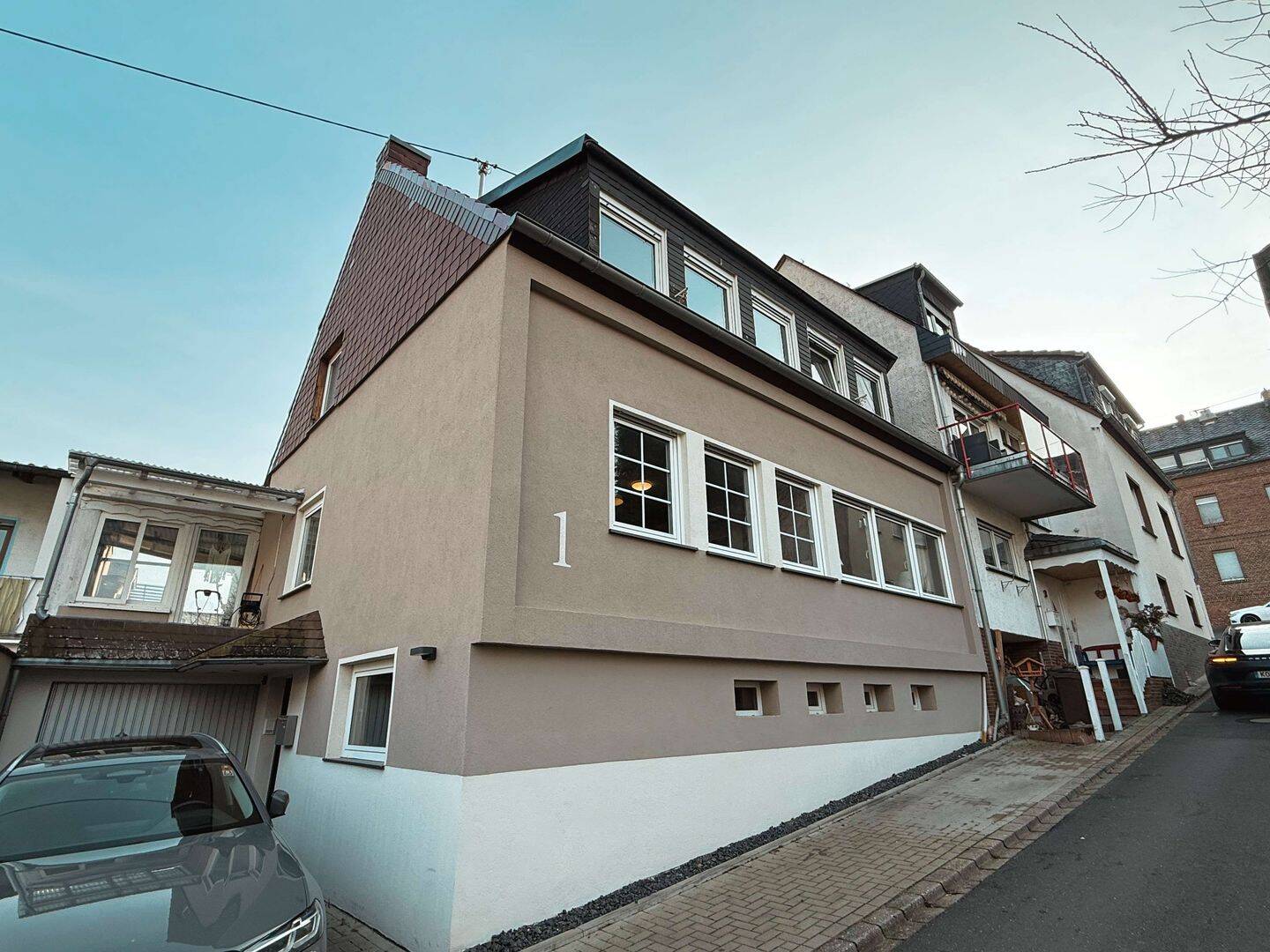 Modernisiertes Einfamilienhaus mit Garten in Koblenz-Lay, 56073 Koblenz
